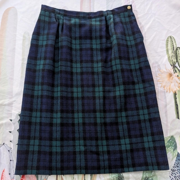 Barclay Square Dresses & Skirts - True Vintage 70's Barclay Square 100% Wool Green & Navy Blue Tartan Plaid Skirt